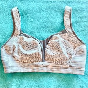 Lululemon 🍋 Ta Ta Tamer III Sports bra like New 34D